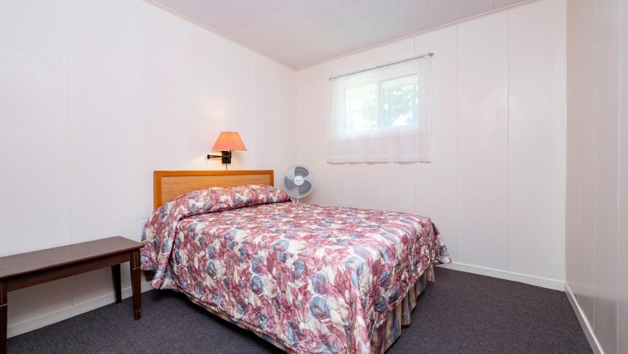Bel Air Cottages And Motel Sauble Beach Exteriör bild