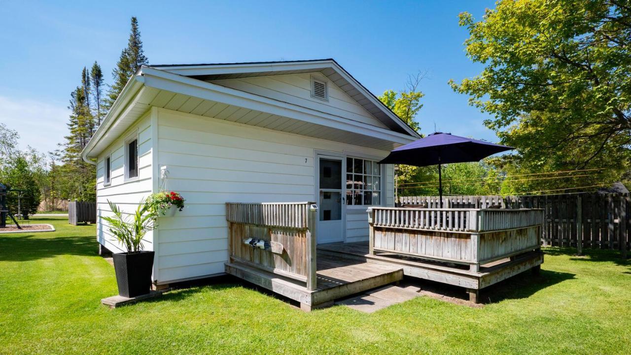 Bel Air Cottages And Motel Sauble Beach Exteriör bild