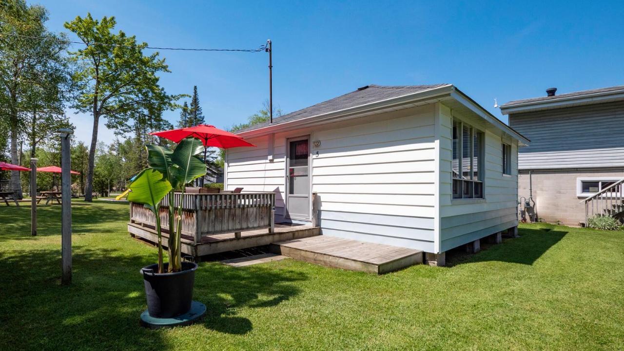 Bel Air Cottages And Motel Sauble Beach Exteriör bild