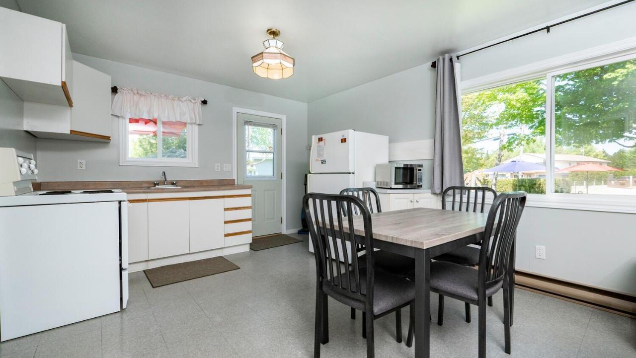 Bel Air Cottages And Motel Sauble Beach Exteriör bild