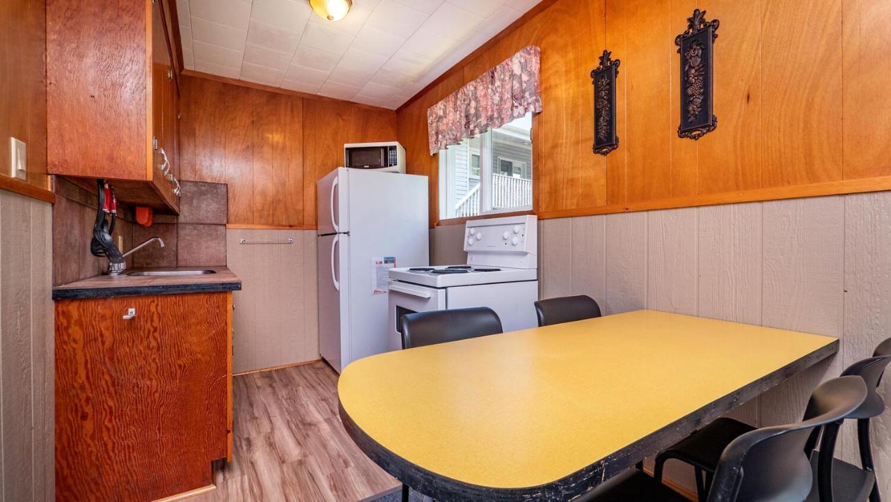 Bel Air Cottages And Motel Sauble Beach Exteriör bild